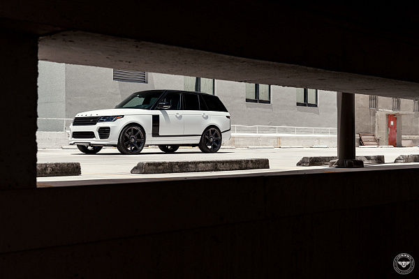 Фото дисков Vossen S17-11 Глянцевый темный лак на Land Rover Range Rover V