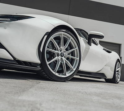 Фото дисков HRE P104SC на Ferrari SF90