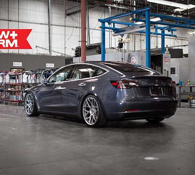 Фото дисков HRE FF01 на Tesla Model 3