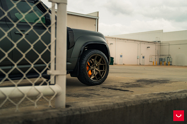 Фото дисков Vossen HF-5 Сатиновая бронза на Land Rover Defender II