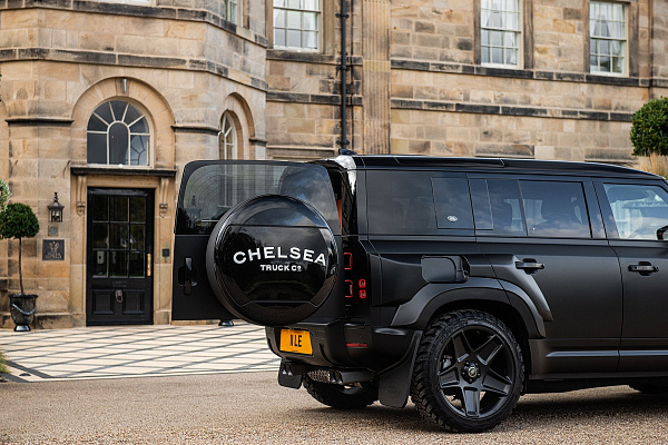 Фото дисков Kahn Mondial Retro RS Черный сатин на Land Rover Defender II