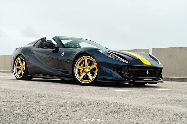 Фото дисков Anrky AN35 Глянцевое золото на Ferrari 812