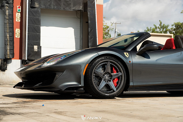 Фото дисков Anrky RS5.3 Глянцевый темный лак на Ferrari 812