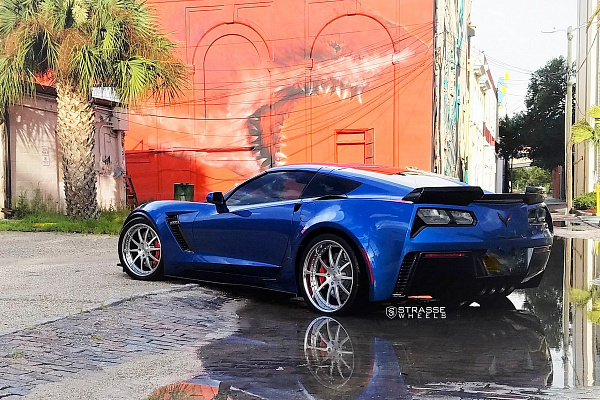 Фото дисков Strasse Wheels R10 Signature Глянцевый лак на Chevrolet Corvette C7