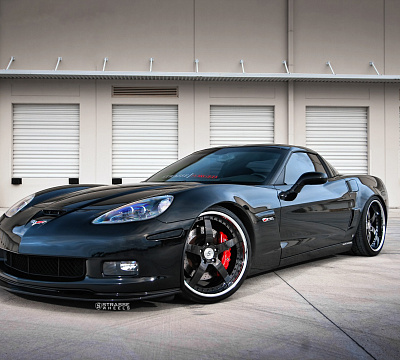Фото дисков Strasse Wheels S5 Signature на Chevrolet Corvette C6