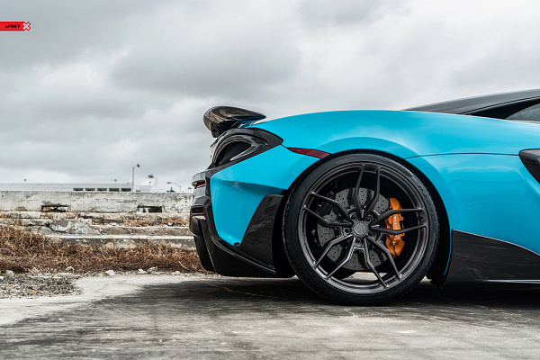 Фото дисков Anrky AN11 Глянцевый графит на McLaren 600