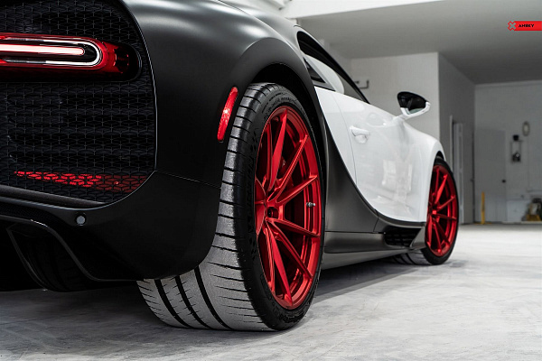 Фото дисков Anrky AN13 Красный сатин на Bugatti Chiron