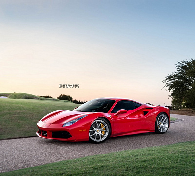 Фото дисков Strasse Wheels SM5R Deep Concave Monoblock на Ferrari 488