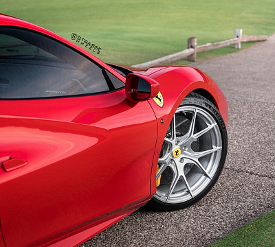Фото дисков Strasse Wheels SM5R Deep Concave Monoblock на Ferrari 488
