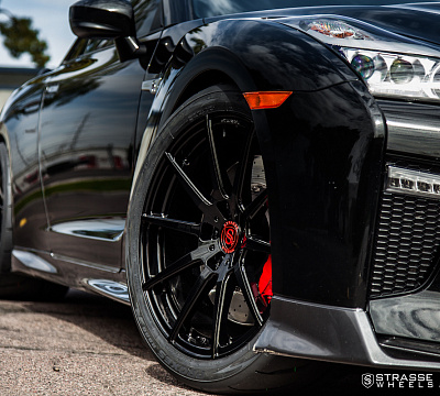 Фото дисков Strasse Wheels R10 Deep Concave Monoblock на Nissan GT-R