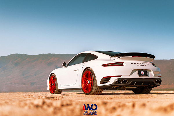 Фото дисков HRE P207 Красный сатин на Porsche 911 VII