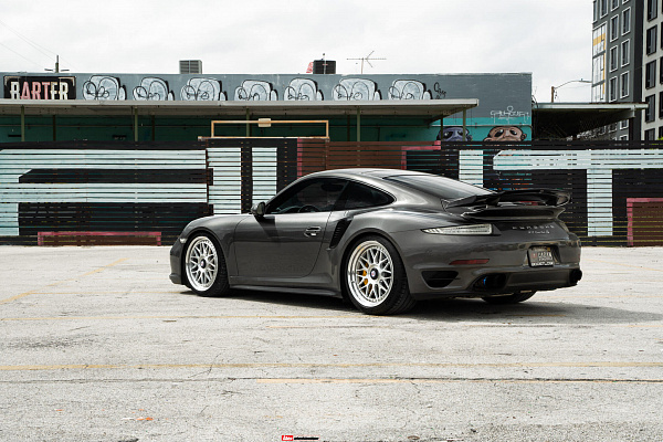 Фото дисков HRE 300 Глянцевый лак на Porsche 911 VII