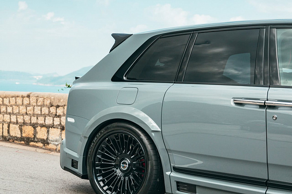 Фото дисков Brixton Forged LX01 Черный глянец на Rolls-Royce Cullinan