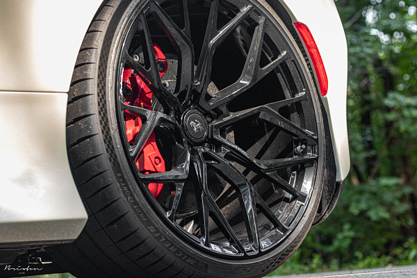 Фото дисков Brixton Forged PF10 Черный глянец на Ferrari F8
