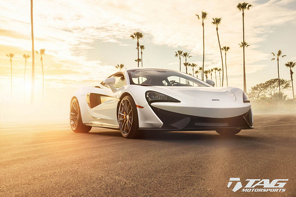 Фото дисков HRE P104 Глянцевый темный лак на McLaren 570S