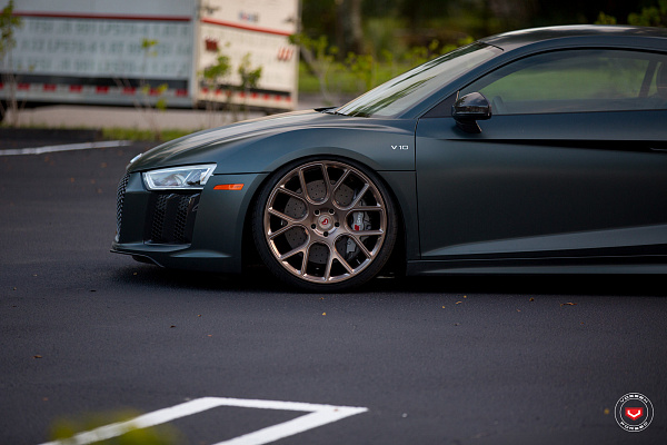 Фото дисков Vossen CG-204 Глянцевая бронза на Audi R8 (4S)