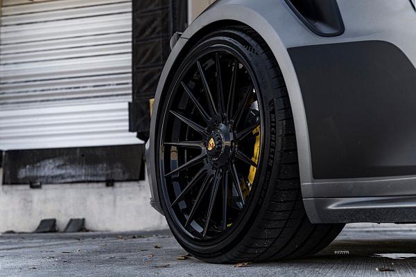 Фото дисков Strasse Wheels SV15 Deep Concave FS Черный глянец на Porsche 911 VIII