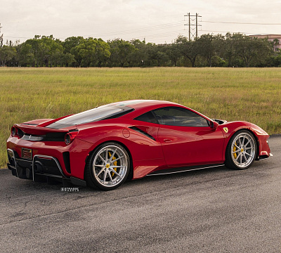Фото дисков Strasse Wheels SV10 Deep Concave FS на Ferrari 488