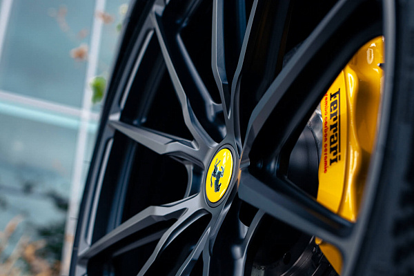 Фото дисков HRE P104SC Черный сатин на Ferrari 458