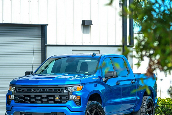 Фото дисков 4PLAY 4P63 Черный глянец на Chevrolet Silverado IV