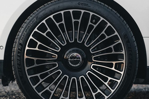 Фото дисков Brixton Forged LX01 Алмазная проточка на Range Rover IV