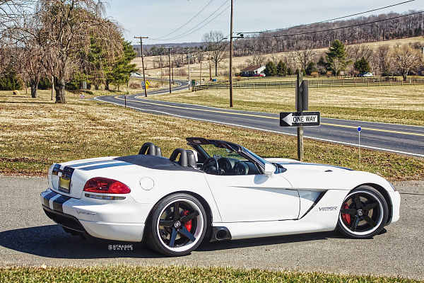 Фото дисков Strasse Wheels S5 Deep Concave FS Другой цвет на Dodge Viper