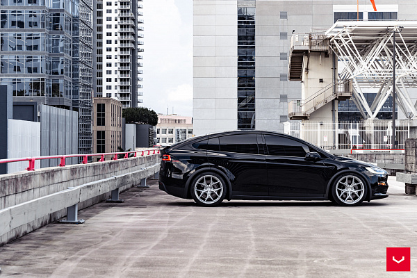 Фото дисков Vossen HF-5 Серебро на Tesla Model X