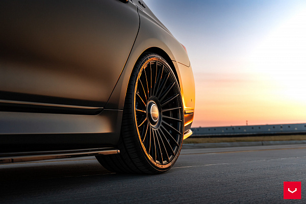 Фото дисков Vossen HF-8 Черный глянец на BMW 7 (G70)
