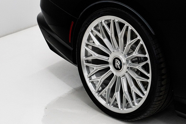 Фото дисков 1886 Wheels G015 Глянцевый лак на Rolls-Royce Spectre