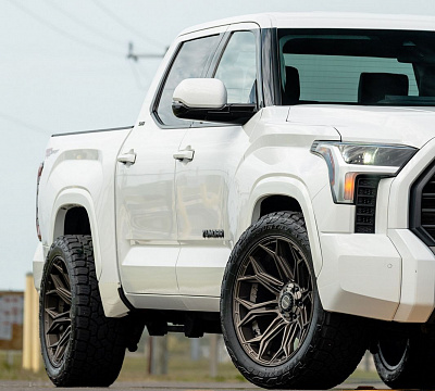 Фото дисков 4PLAY 4P83 на Toyota Tundra III