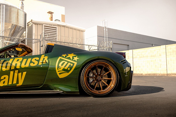 Фото дисков Brixton Forged R11-RS Глянцевая бронза на Ferrari 458