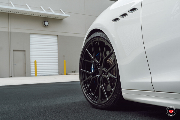 Фото дисков Vossen M-X3 Черный сатин на Maserati Ghibli