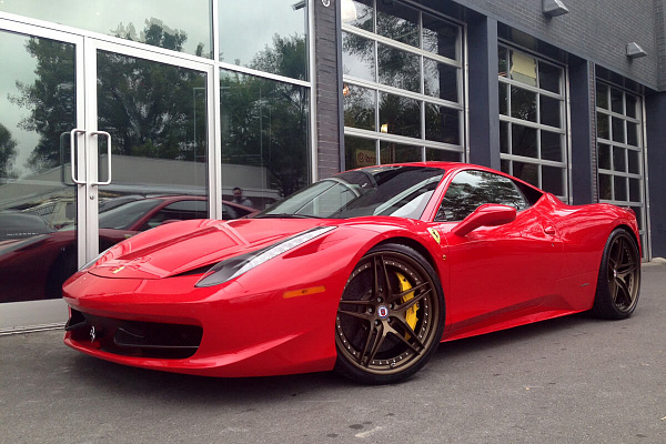 Фото дисков HRE S107 Сатиновая бронза на Ferrari 458