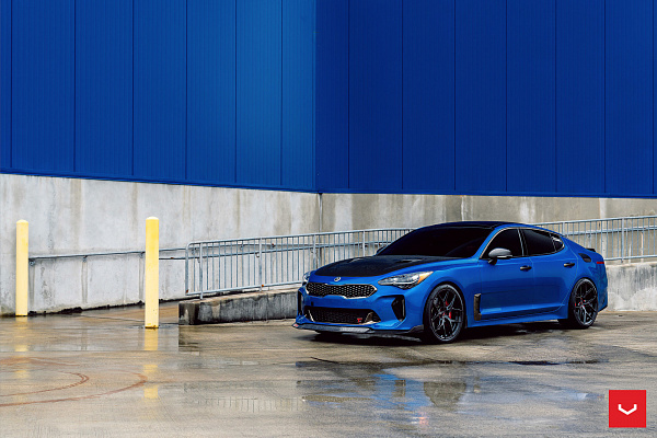 Фото дисков Vossen HF-5 Черный глянец на Kia Stinger