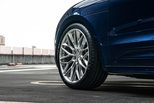 Фото дисков HRE P200 Глянцевый лак на Porsche Macan I
