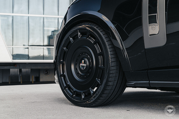 Фото дисков Vossen UV-7 Черный сатин на Land Rover Range Rover V