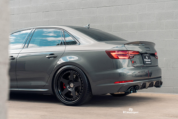 Фото дисков HRE 305 Черный сатин на Audi A/S/RS 4 (B9)