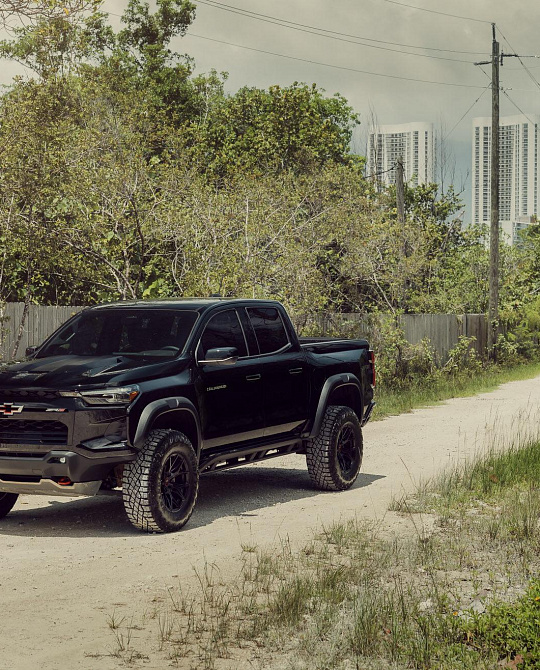 Фото дисков HF6-4 Черный глянец на Chevrolet Colorado