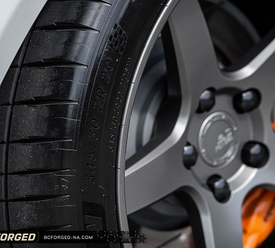 Фото дисков BC Forged LE05 // MLE05 на Dodge Challenger III