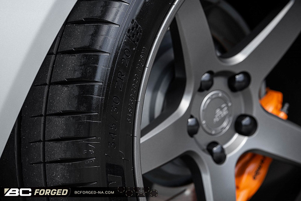 Фото дисков BC Forged LE05 // MLE05 Матовый графит на Dodge Challenger III