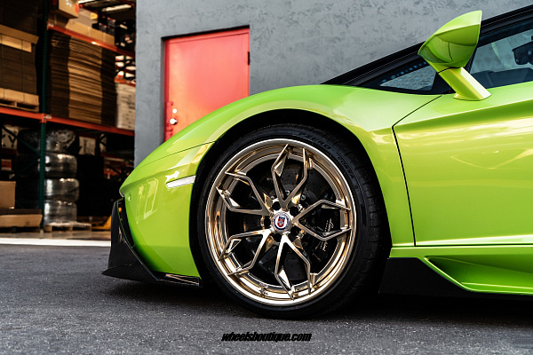Фото дисков HRE S201H Глянцевое золото на Lamborghini Aventador