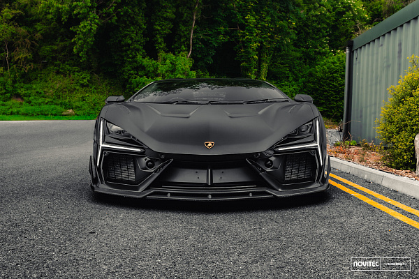 Фото дисков NOVITEC NL4 Черный глянец на Lamborghini Revuelto