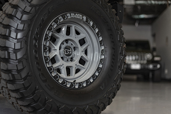 Фото дисков Black Rhino KELSO  на Jeep Wrangler IV (JL)