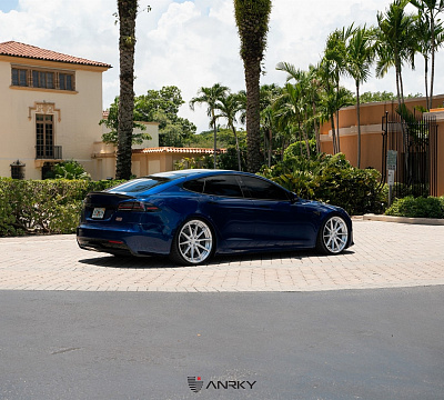 Фото дисков Anrky AN28 на Tesla Model S