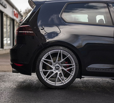 Фото дисков Bola FLR на Volkswagen Golf VII