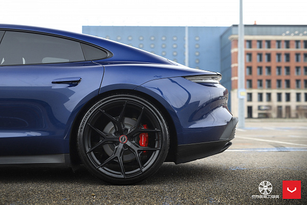 Фото дисков Vossen HF-5 Черный сатин на Porsche Taycan I