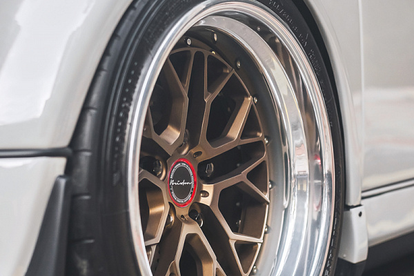 Фото дисков Motegi Racing CM10 Сатиновая бронза на Porsche 911 III