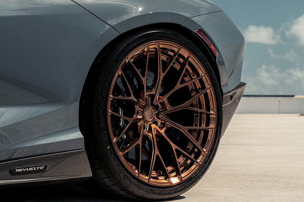 Фото дисков Anrky AN20 Глянцевая темная медь на Lamborghini Revuelto