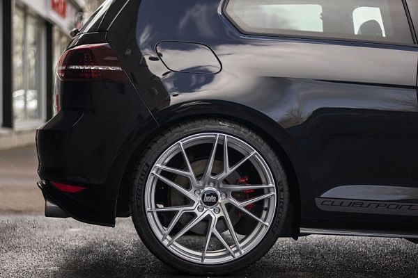 Фото дисков Bola FLR Сатиновый лак на Volkswagen Golf VII