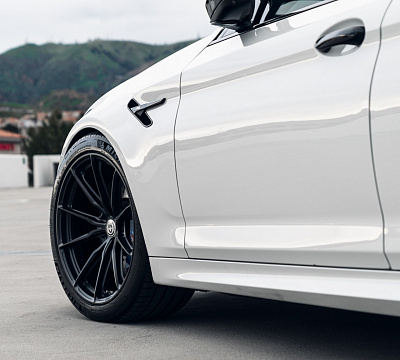 Фото дисков HRE P104SC на BMW 5/M5 (G30/F90)